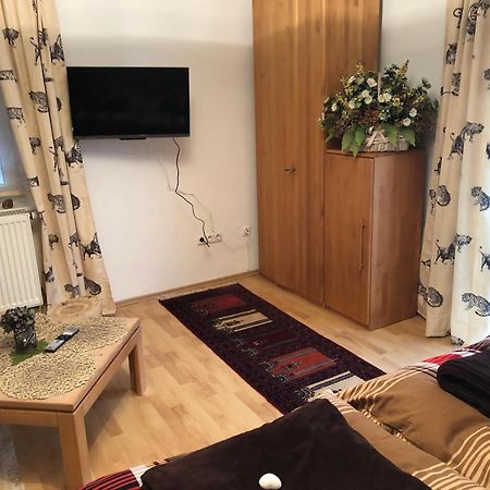 Schoene Ferienwohnung In Bahnhofsnaehe Fuer Urlaub, Studium Oder Arbeit Deggendorf Eksteriør bilde