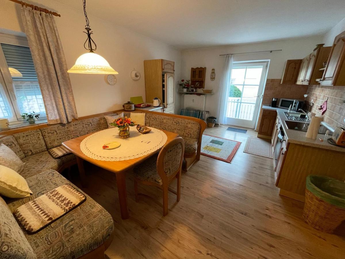 Schoene Ferienwohnung In Bahnhofsnaehe Fuer Urlaub, Studium Oder Arbeit Deggendorf Eksteriør bilde
