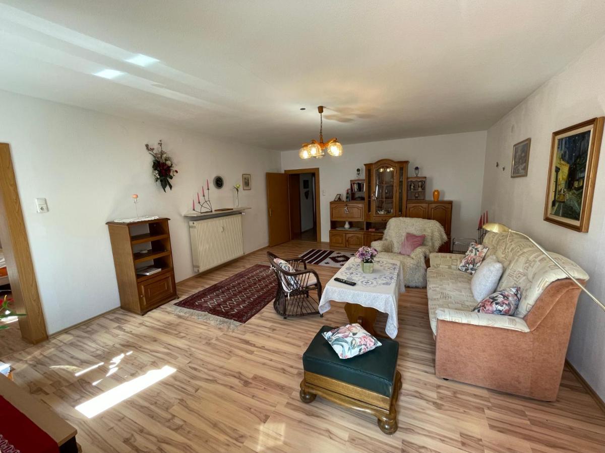Schoene Ferienwohnung In Bahnhofsnaehe Fuer Urlaub, Studium Oder Arbeit Deggendorf Eksteriør bilde
