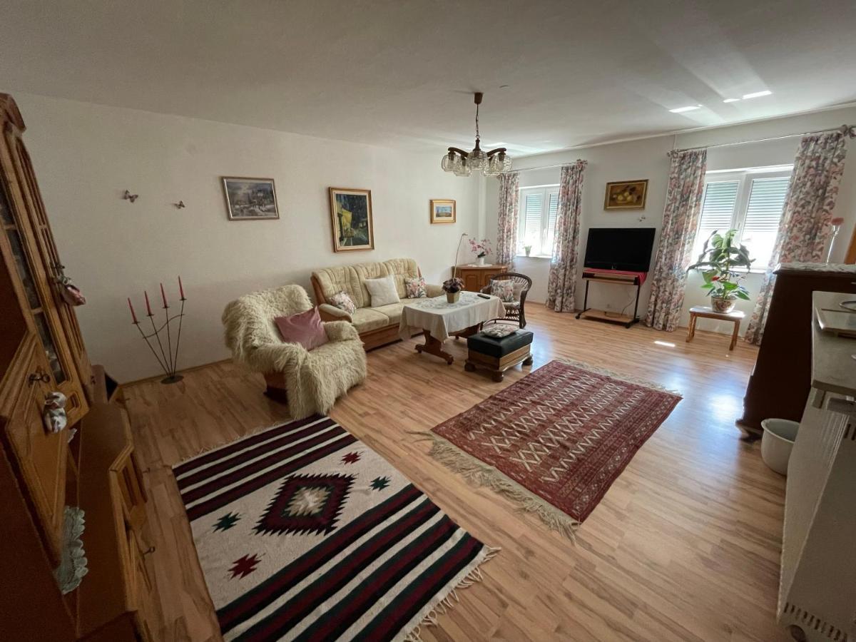 Schoene Ferienwohnung In Bahnhofsnaehe Fuer Urlaub, Studium Oder Arbeit Deggendorf Eksteriør bilde