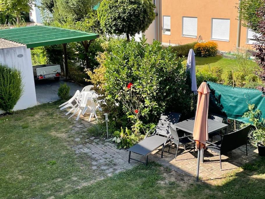 Schoene Ferienwohnung In Bahnhofsnaehe Fuer Urlaub, Studium Oder Arbeit Deggendorf Eksteriør bilde