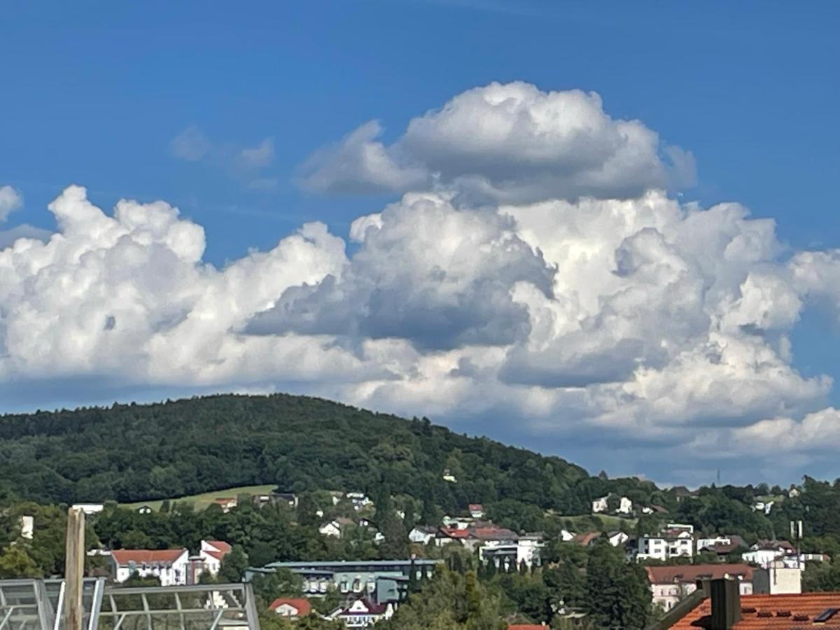 Schoene Ferienwohnung In Bahnhofsnaehe Fuer Urlaub, Studium Oder Arbeit Deggendorf Eksteriør bilde