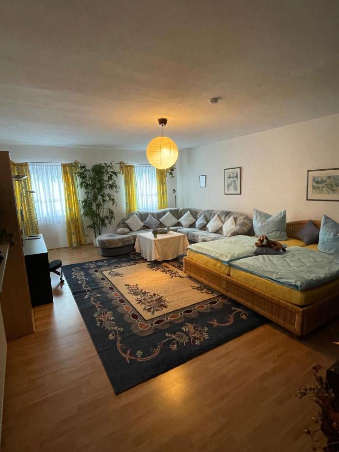 Schoene Ferienwohnung In Bahnhofsnaehe Fuer Urlaub, Studium Oder Arbeit Deggendorf Eksteriør bilde