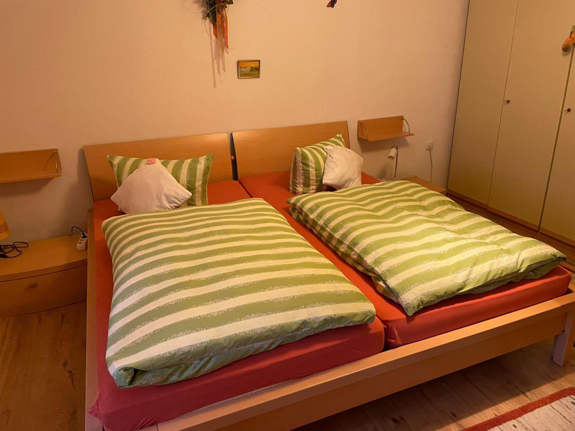 Schoene Ferienwohnung In Bahnhofsnaehe Fuer Urlaub, Studium Oder Arbeit Deggendorf Eksteriør bilde