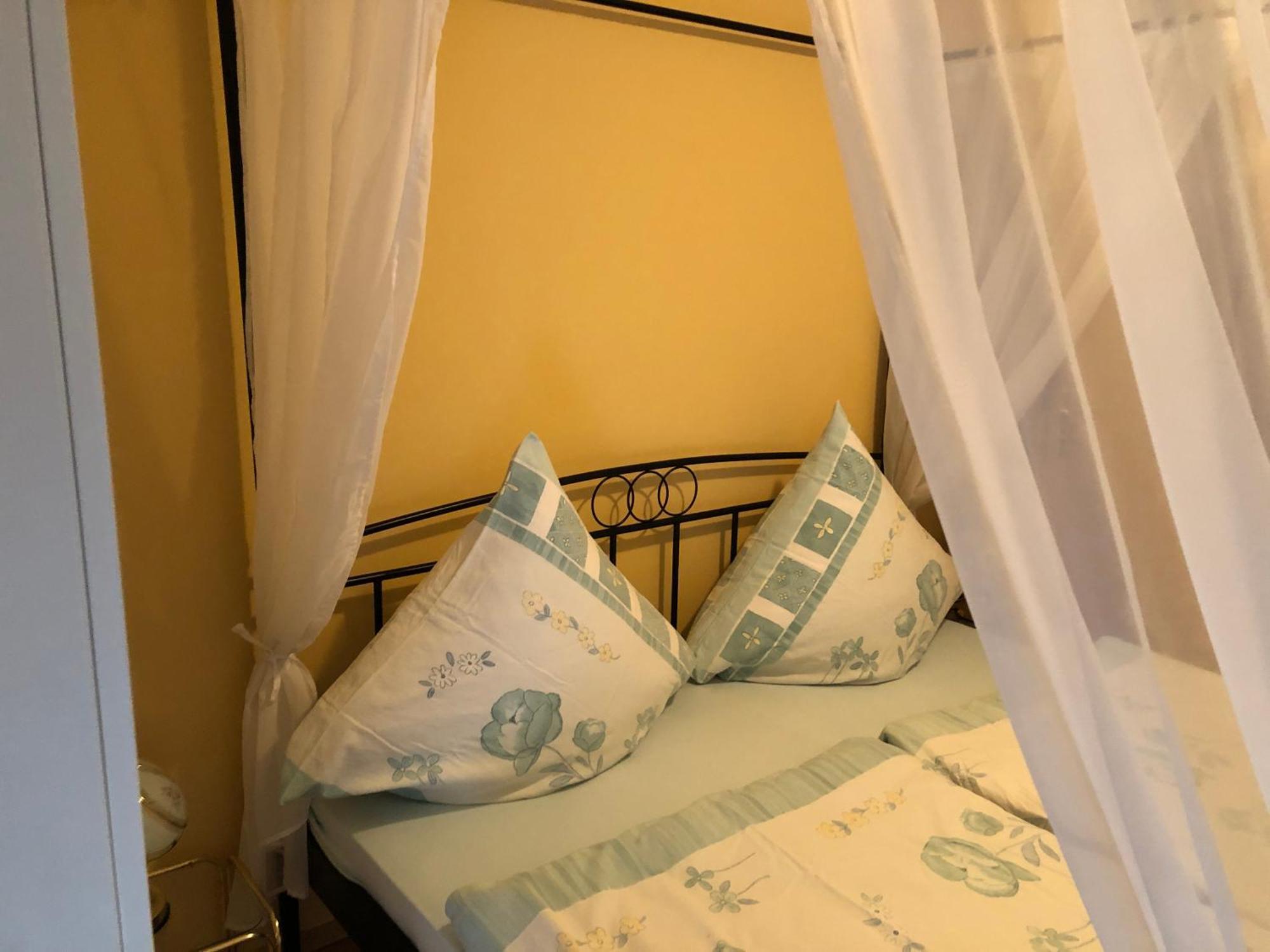 Schoene Ferienwohnung In Bahnhofsnaehe Fuer Urlaub, Studium Oder Arbeit Deggendorf Eksteriør bilde