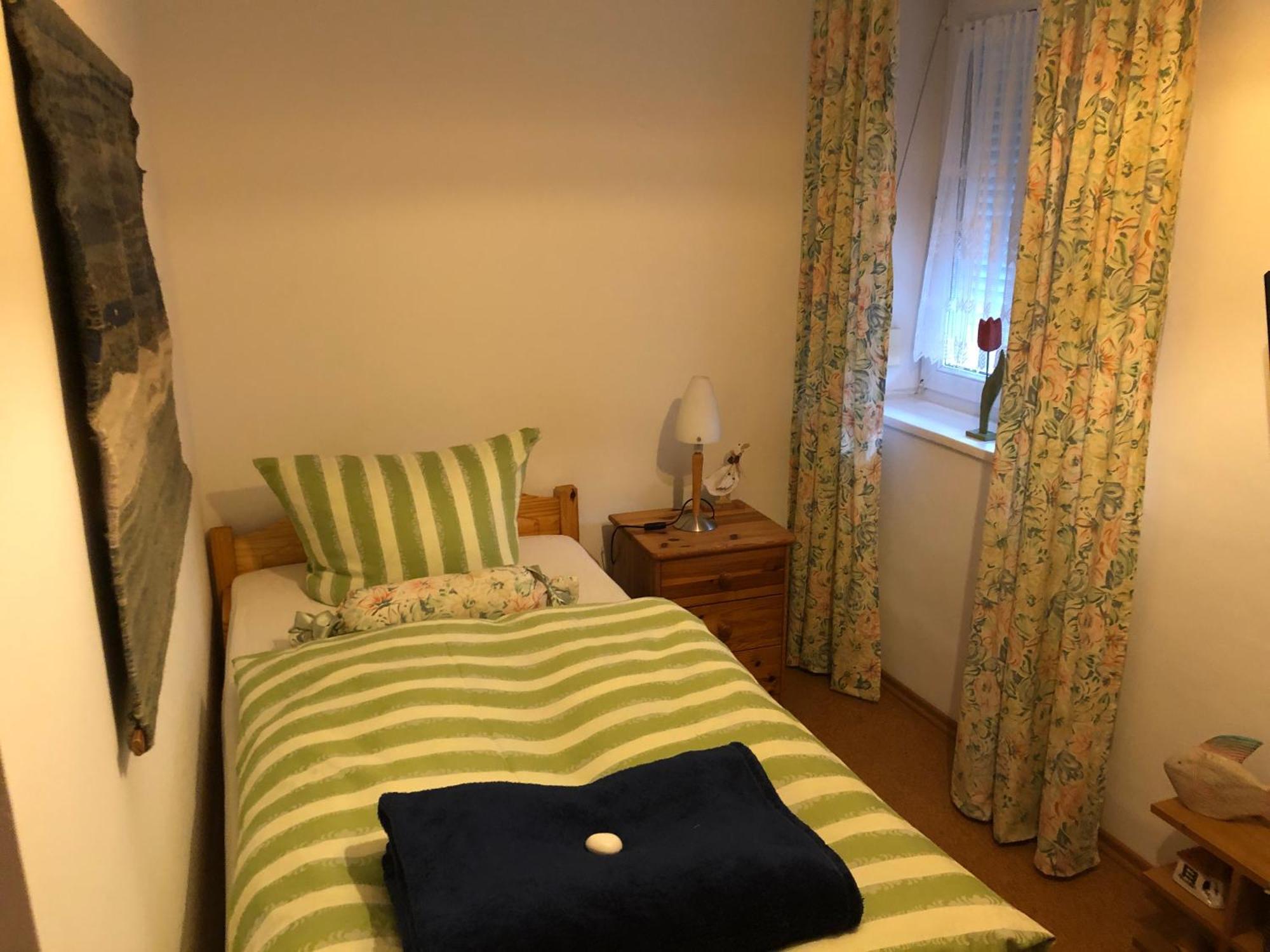 Schoene Ferienwohnung In Bahnhofsnaehe Fuer Urlaub, Studium Oder Arbeit Deggendorf Eksteriør bilde