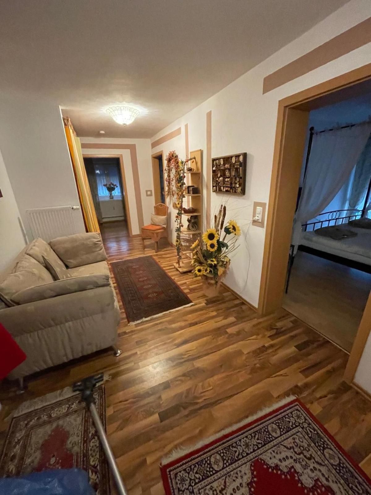 Schoene Ferienwohnung In Bahnhofsnaehe Fuer Urlaub, Studium Oder Arbeit Deggendorf Eksteriør bilde